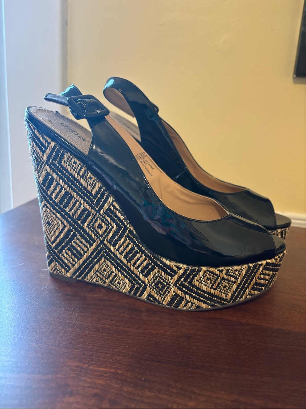 Diba Peep-Toe Wedge Sandals Size 8.5 with Patterned Woven Platform Bohemian